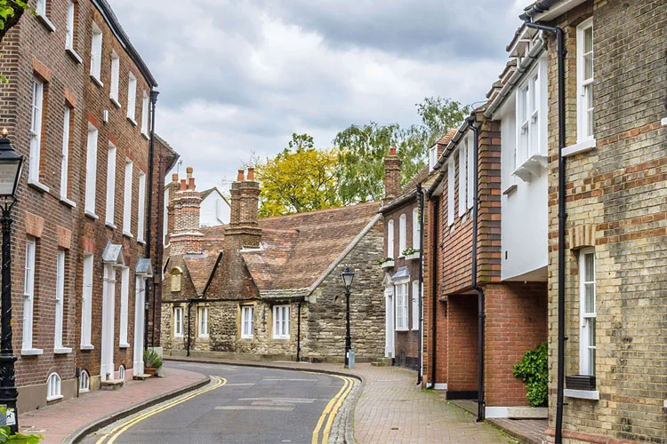 Choosing a qualified Surveyor Kingston upon Hull with expert tips for property